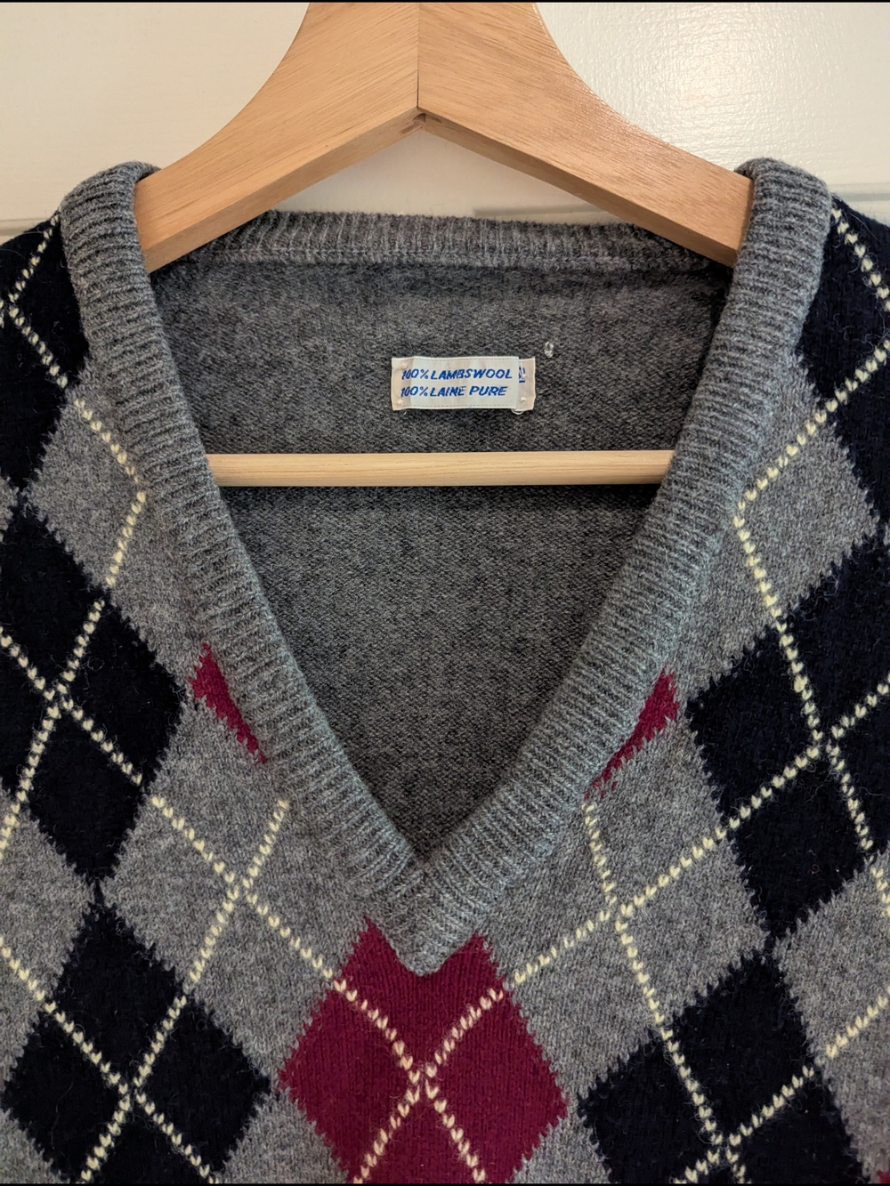 Gray Argyle V-Neck Sweater Burgundy Black Diamonds 100% Wool Preppy 90s Grunge - Picture 7 of 10